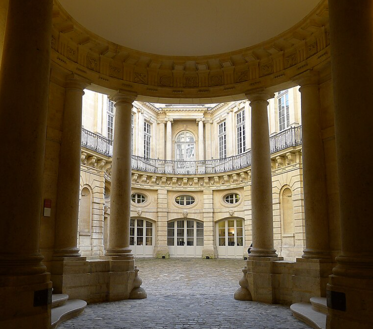 You are currently viewing Un hôtel dans le Marais pour bons services rendus