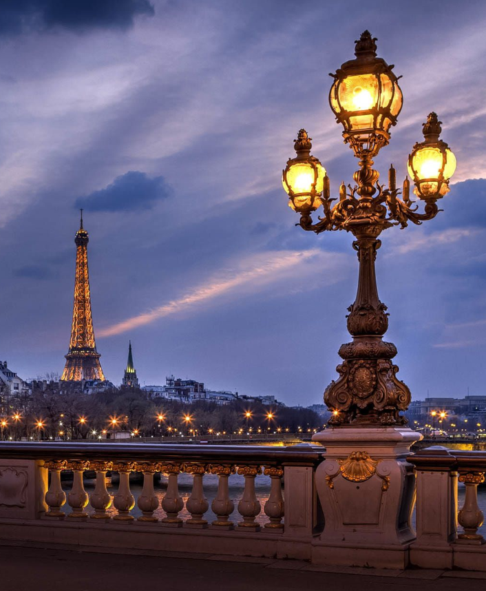 Lire la suite à propos de l’article Sous le pont Mirabeau coule la Seine